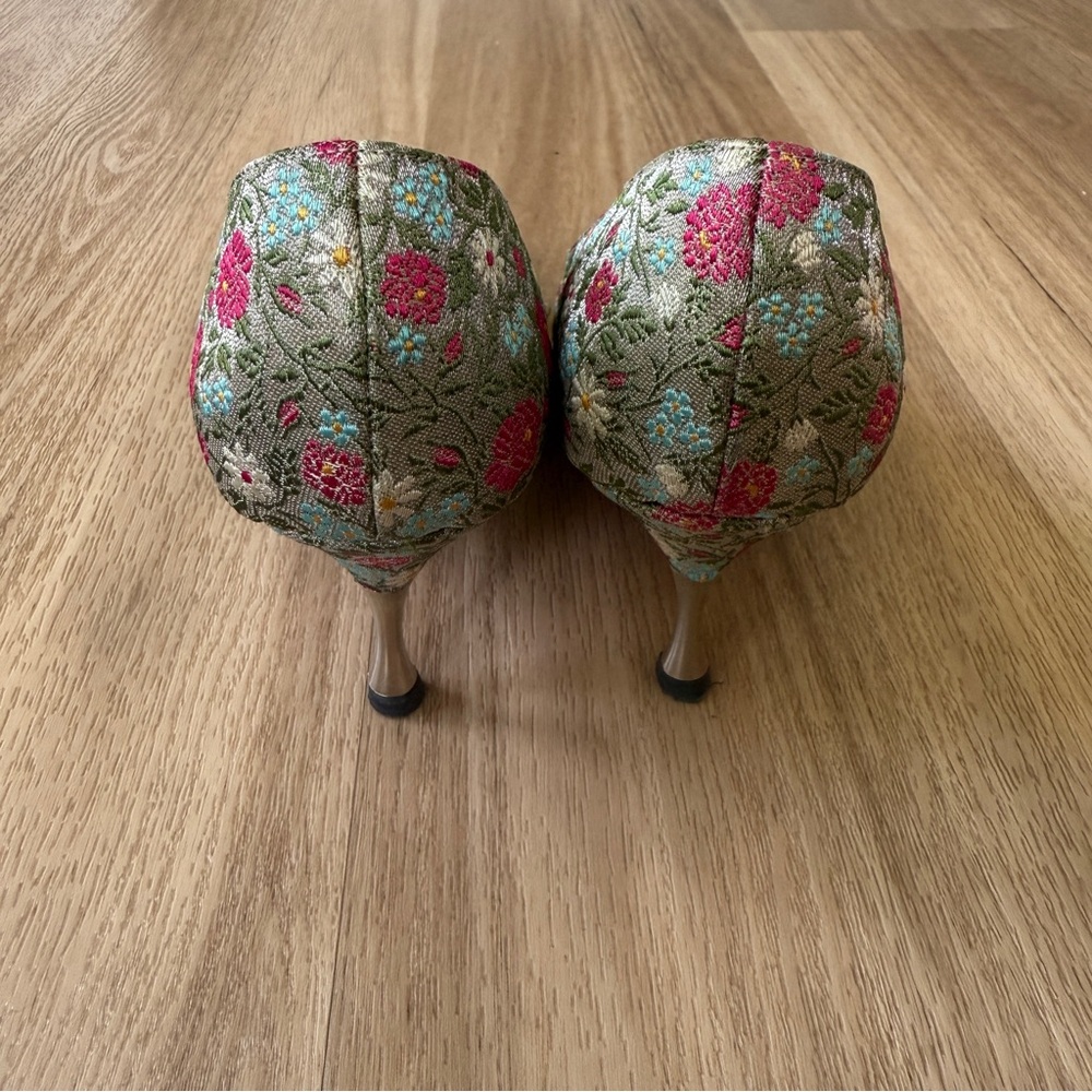 Manolo Blahnik Floral Silk Pumps Heels - Picture 8 of 12